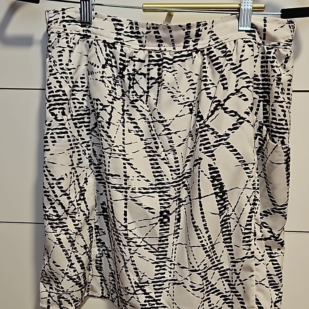 Francesca's L Chic Black and White Abstract Skirt